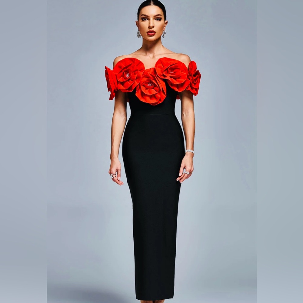 BLACK LONG GOWN With Large RED FLOWERS. Chic Strapless Black Dress w Red Flowers